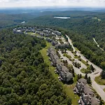 Seven Springs 2Brloft Premium Condo, Sleeps 11! Condo