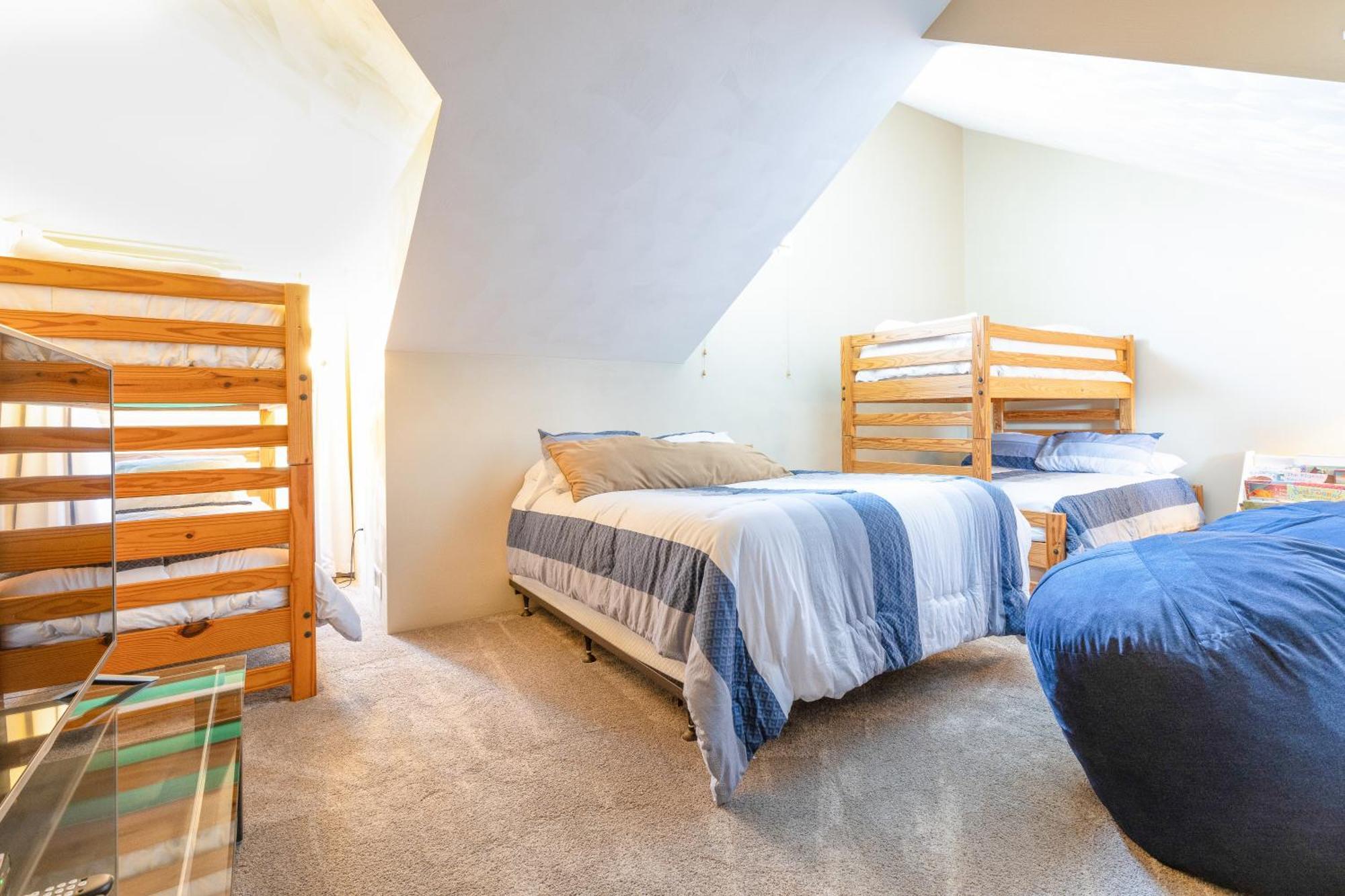 Apartment Seven Springs 2brloft Premium Condo, Sleeps 11!